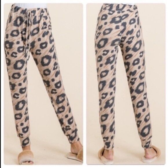 Viamor Pants - NWT Leopard Print Black/Tan Joggers Lounge Pants - Super Soft Size Large